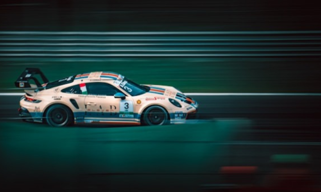 What Makes Online Racing Content So Engaging for Modern Audiences